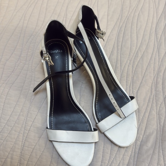 Bershka White Heeled Sandals, Size 7 - Picture 3 of 3